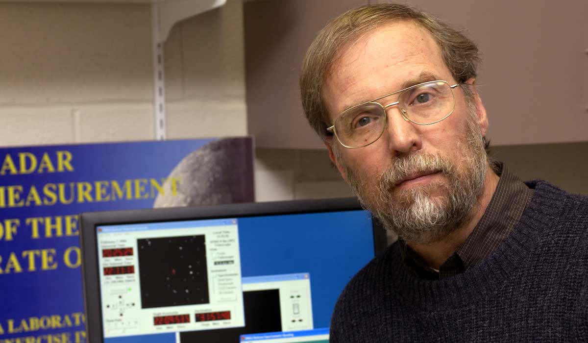 Laurence Marschall named Legacy AAS Fellow for excellence in astronomy
