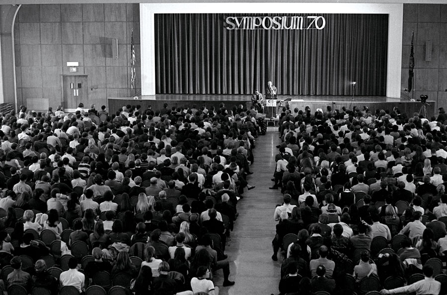 Saul Alinsky speaks at Symposium '70
