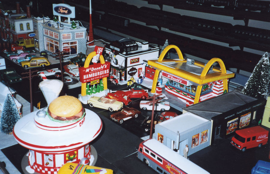 Toy mcdonalds restaraunts used in toy train sets