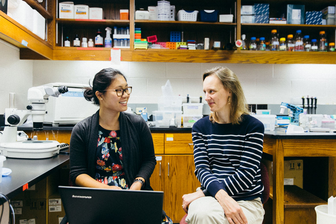 Zoe and Prof. Powell in the lab