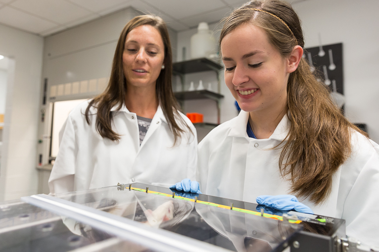 Prof. Emily Besecker and Theresa in the lab