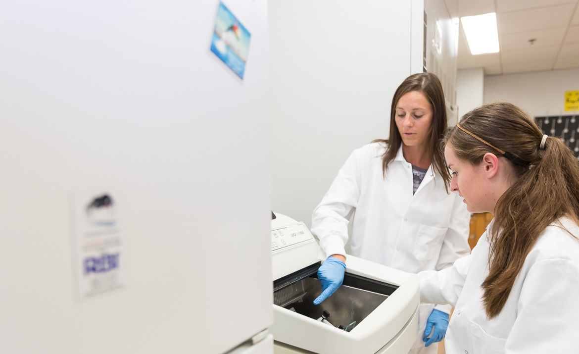 Prof. Emily Besecker and Theresa in the lab