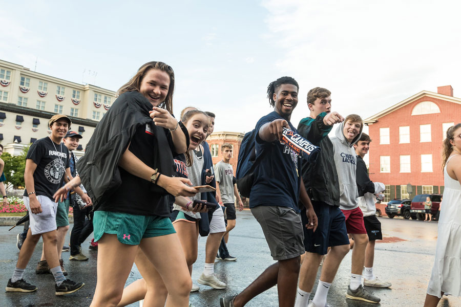 Students wallking through the square of Gettysburg in the First Year Walk