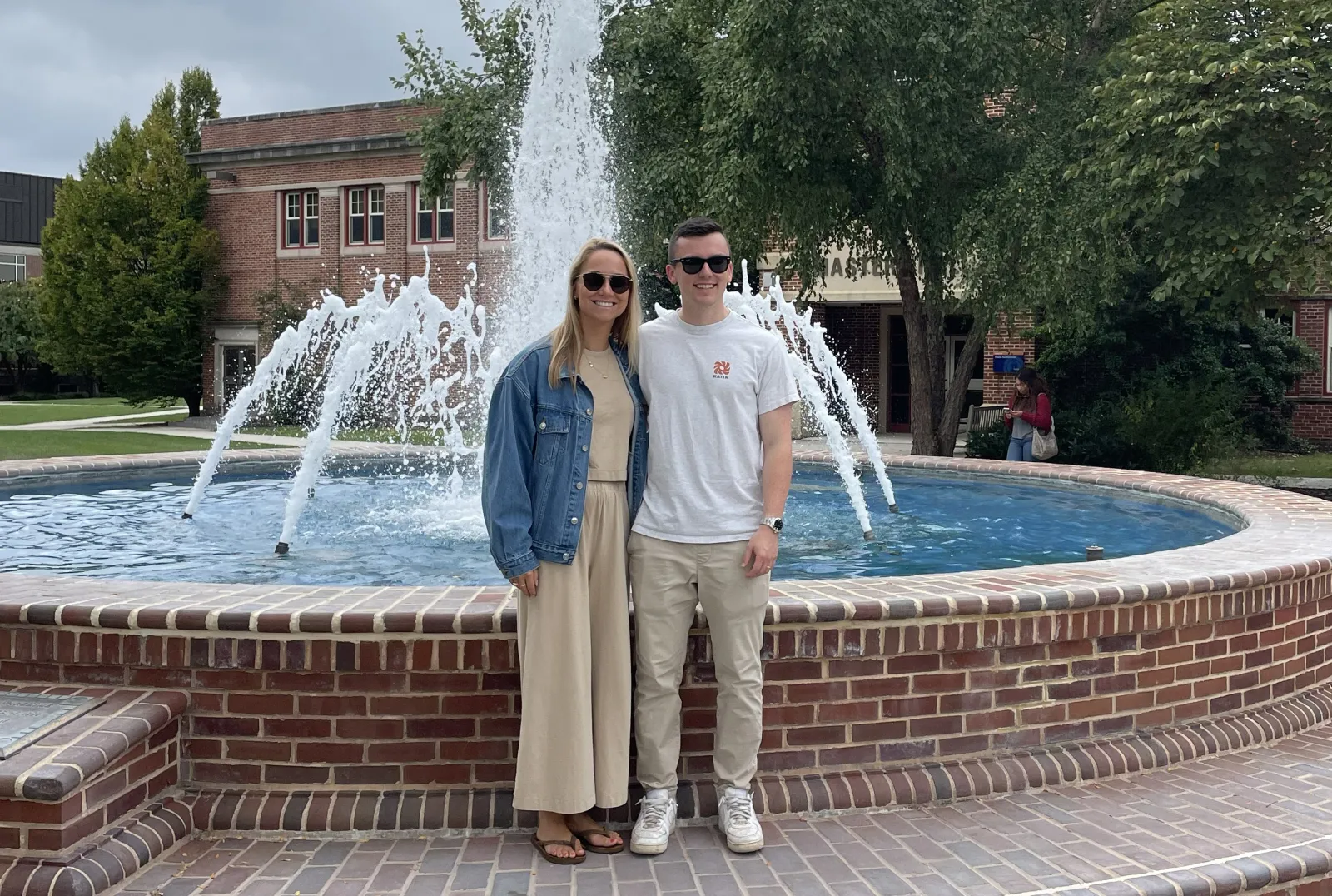 Lisa Fendrick Klassen '19 and Kevin Klassen '19 in front of the fountain.
