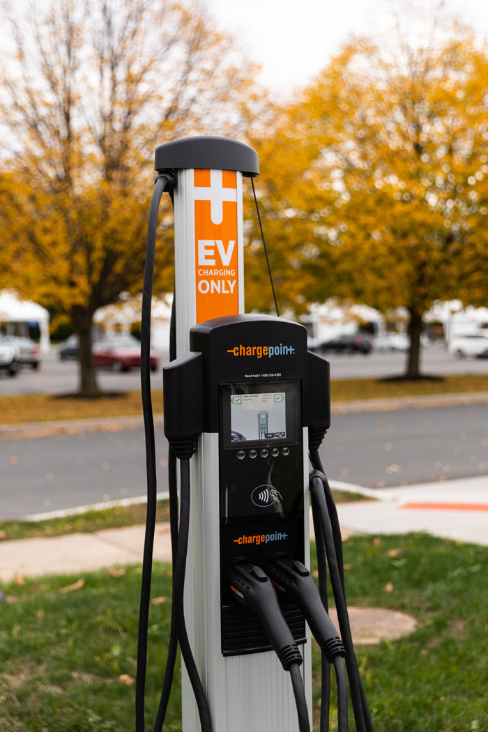 Electric vehicle charging station