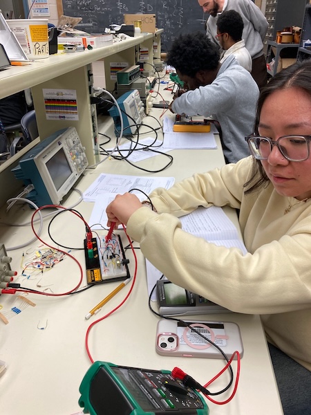 Testing a circuit using lab equipment