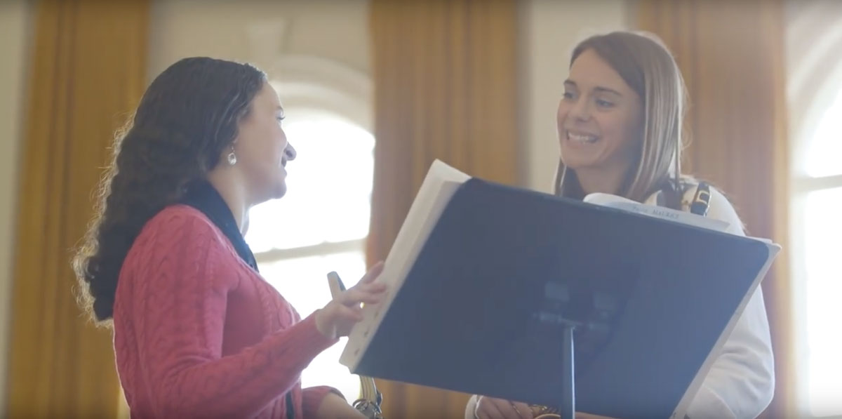 Professor Amanda Heim and a student talking to each other