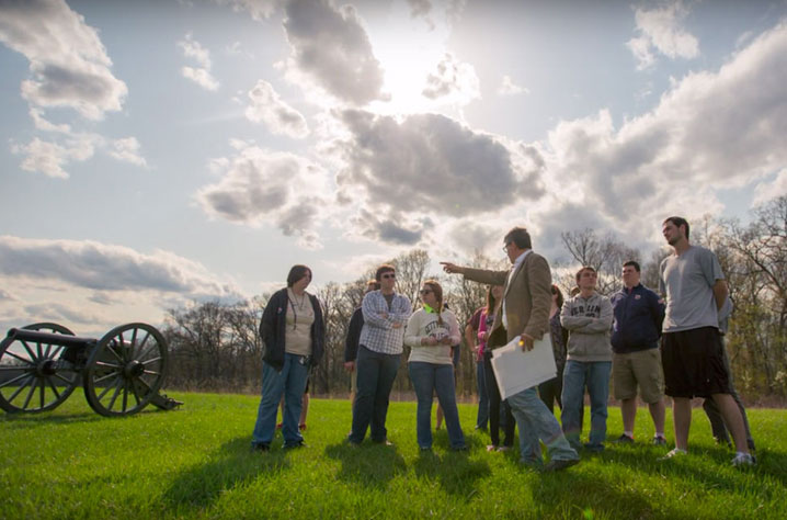 Teacher showing students the Gettysburg battlefield