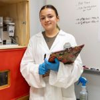 Marina Lomeli ’28 cultivates adaptability through neuroscience research at Gettysburg