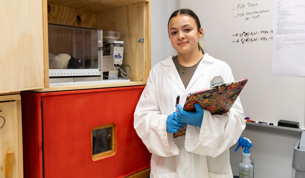 Marina Lomeli ’28 cultivates adaptability through neuroscience research at Gettysburg