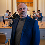  Sunderman Prof. Russell McCutcheon inspires connections through music