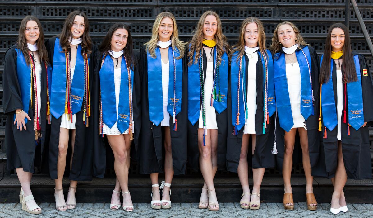 Gettysburg honors women’s lacrosse seniors at Special Commencement