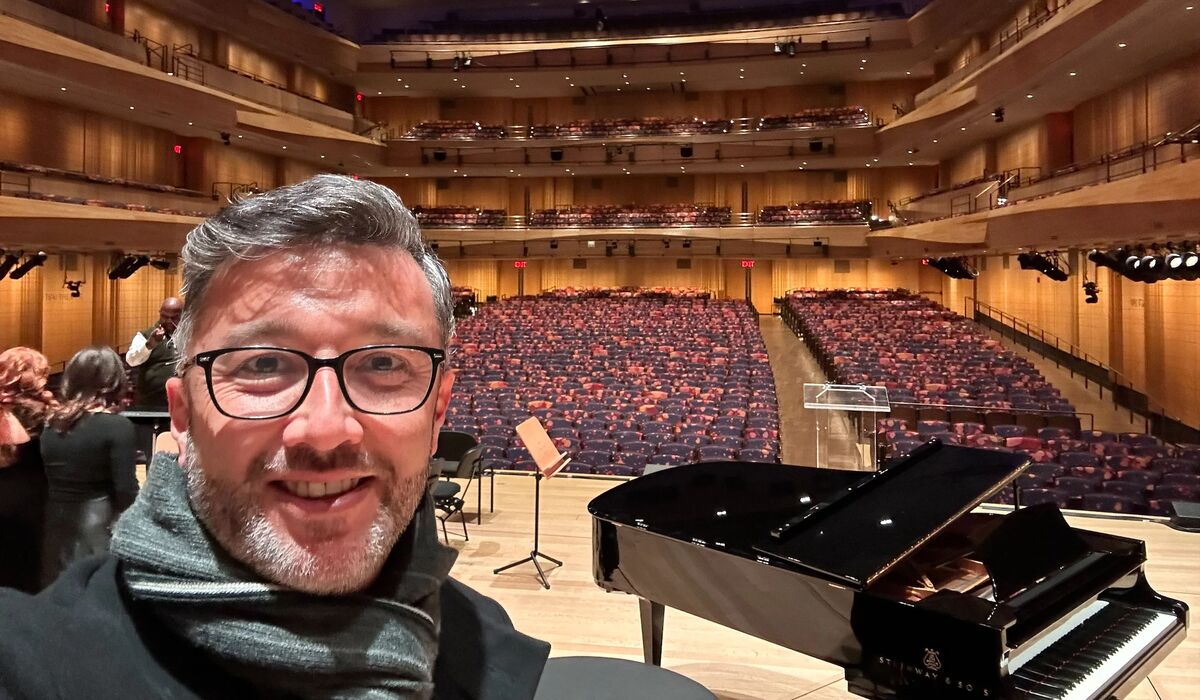 Music Prof. César Leal conducts holiday performance at Lincoln Center
