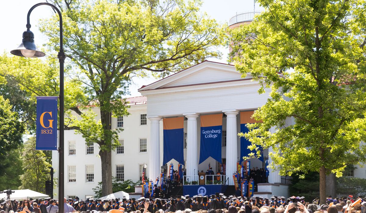 Six Gettysburg faculty earn honors for mentorship, teaching excellence