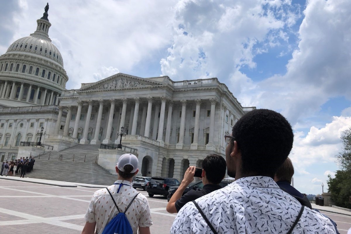 Students visit the Pennsylvania State Capitol