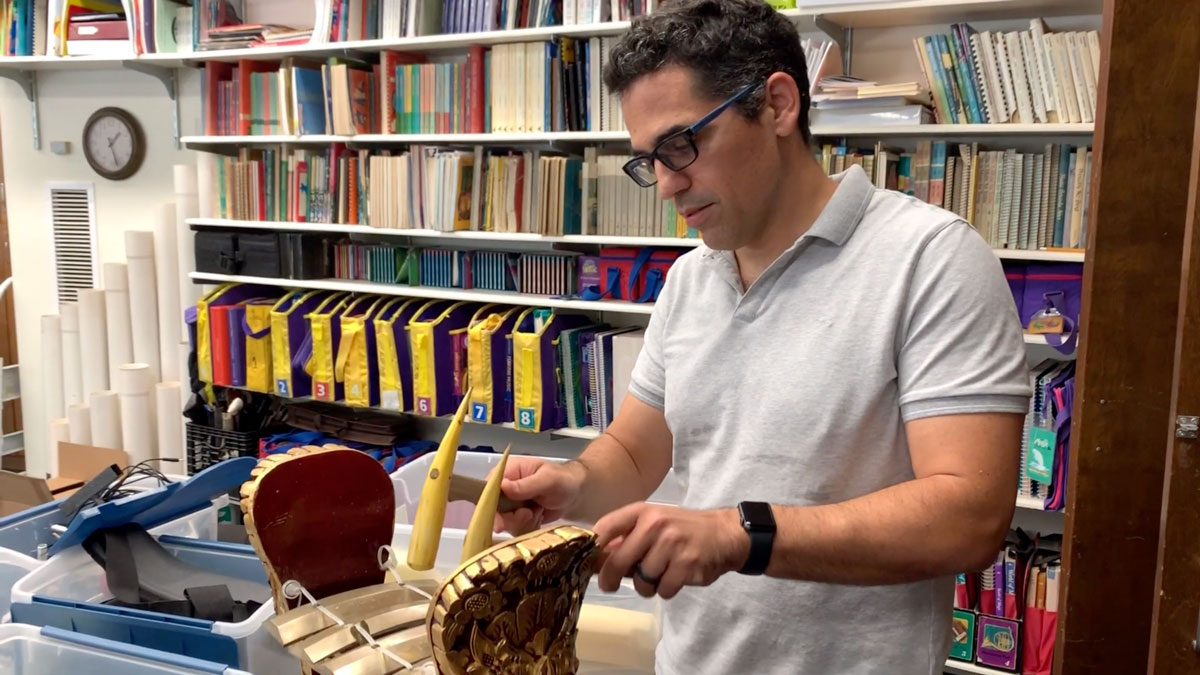 Avner Dorman playing an Indonesian instrument