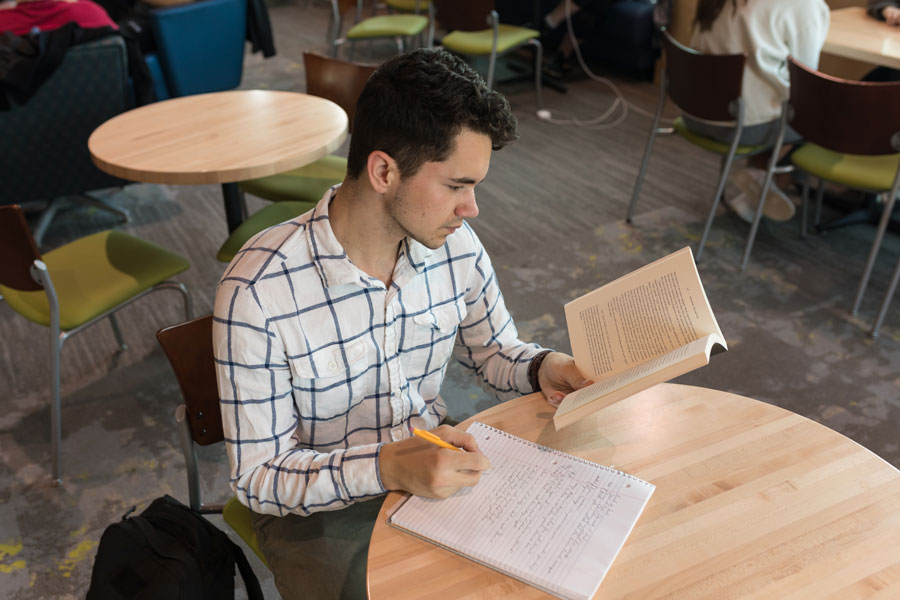 Daniel Jones ’22 reading a book