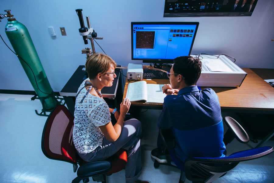 Prof. Shelli Frey working alongside a student with hands-on research.