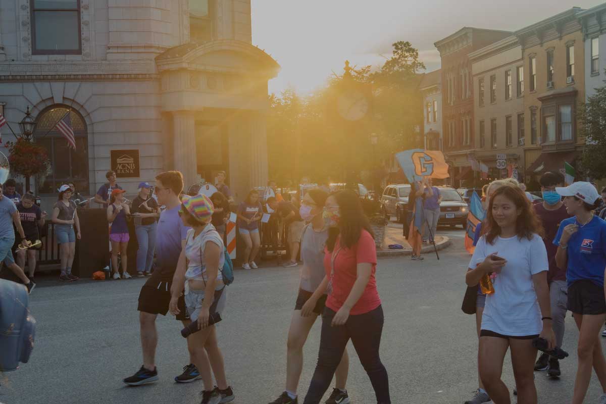 Students walking through the square of Gettysburg in the First Year Walk