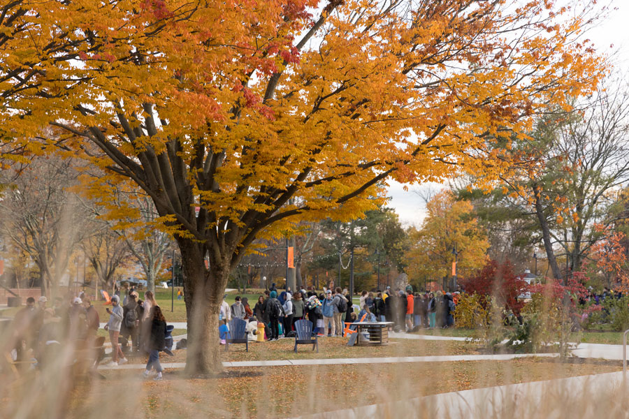 Line of students outside waiting to get into Servo Thanksgiving