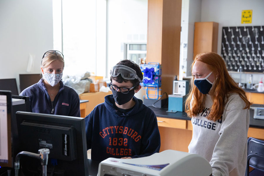 Three X-SIG students in the lab together