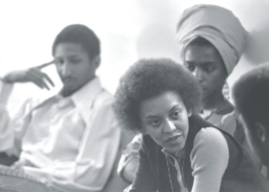 Nikki Giovanni talking to students in the Black Student Union