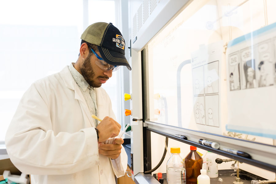 Alexander Paredes ’20 conducting summer research through X-SIG