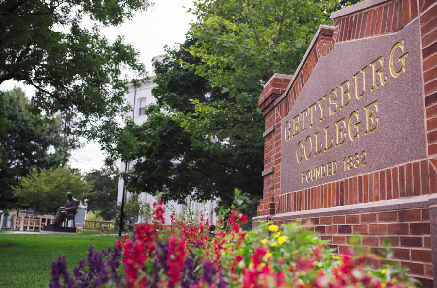 Gettysburg College sign with flowers in the spring