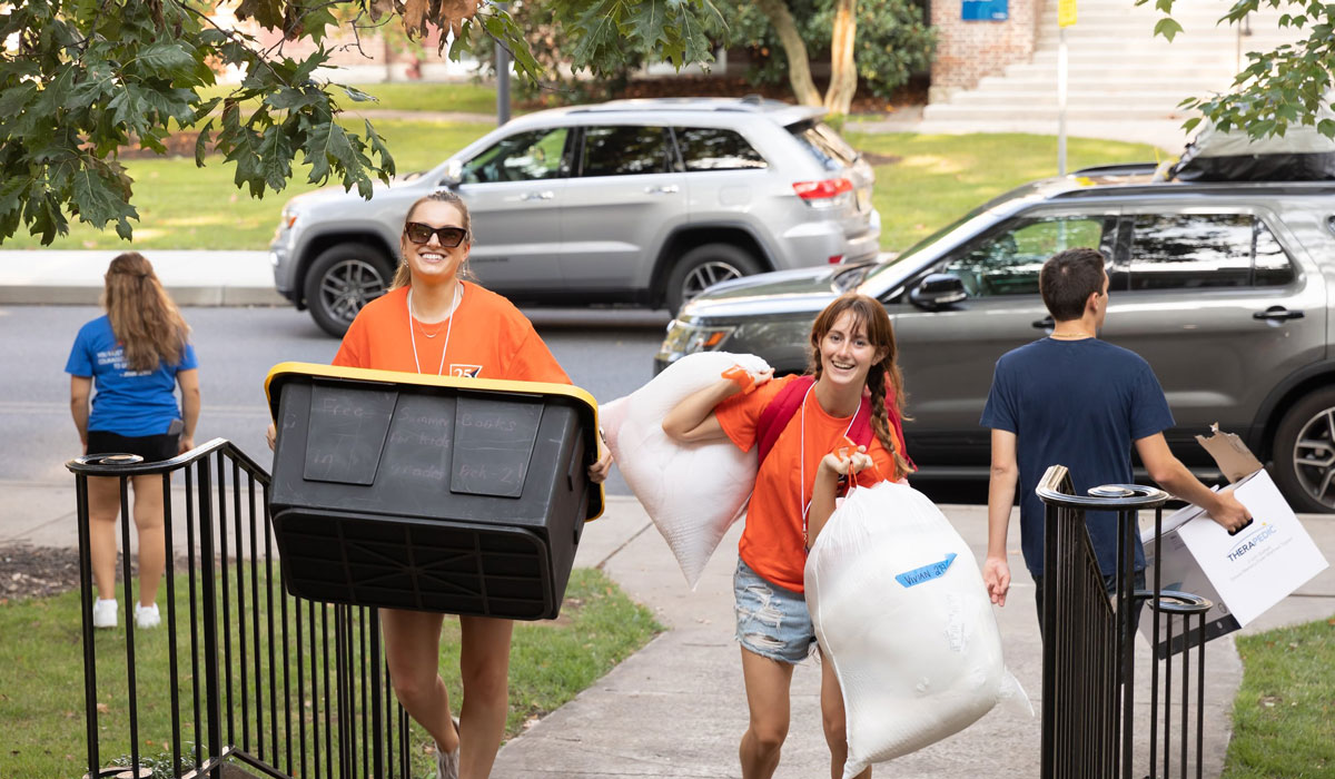 Residential Education staff in orange shirts assist with Move-In Day