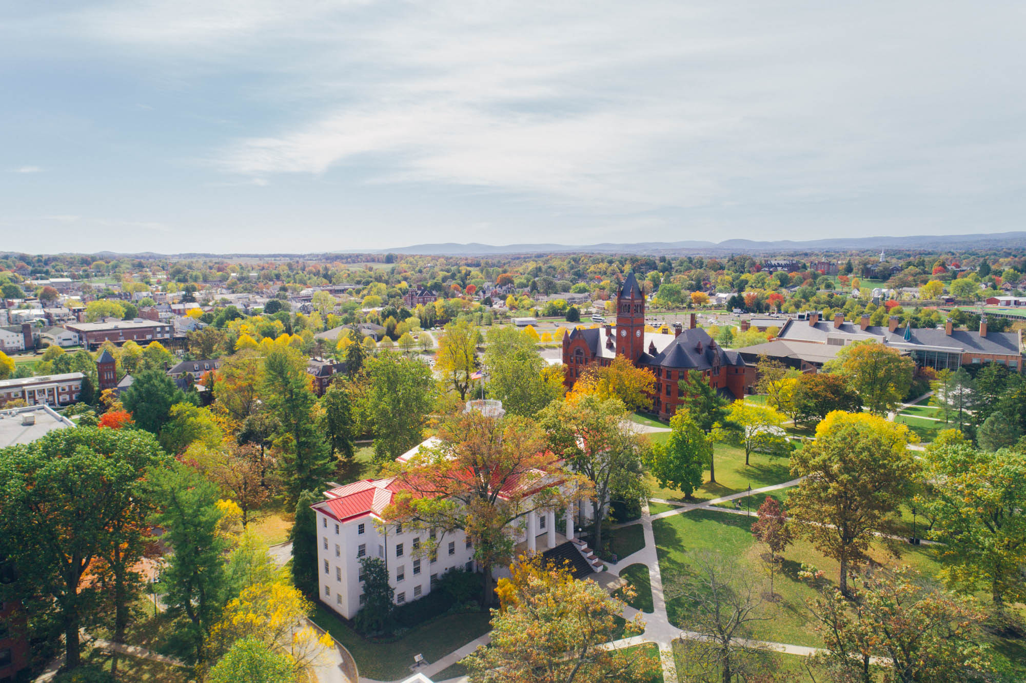 Aerial photo of Gettysburg College in autumn foliage