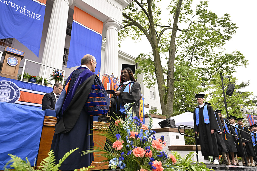 President Iuliano presents the degrees 