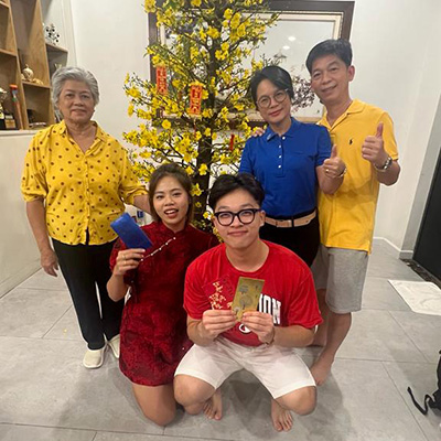 Ha Kim and family