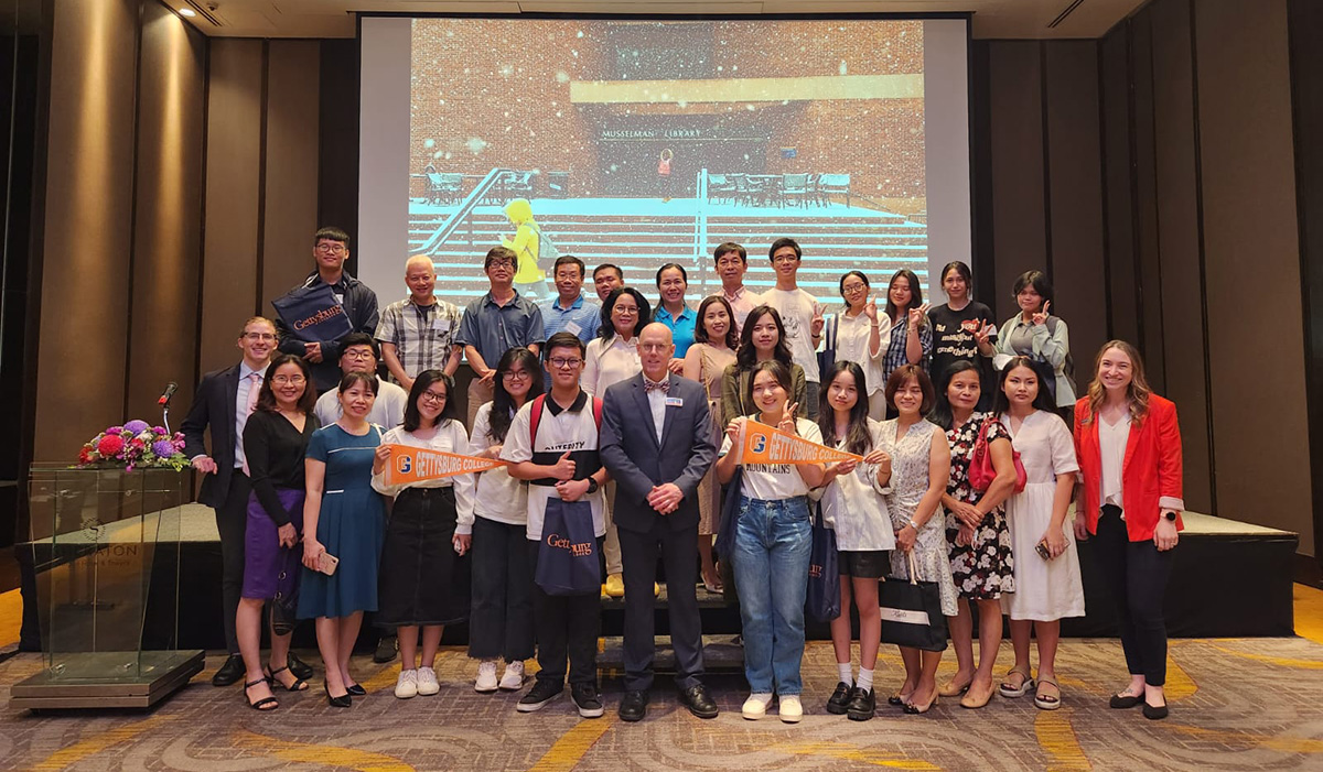 Gettysburg College hosted an informational program in Vietnam with families of current and accepted Gettysburg students