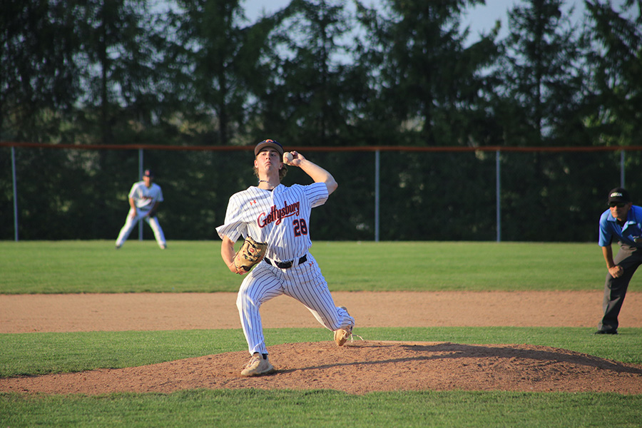 Tyler Hillson ’26 delivers a pitch at Kirchhoff Field