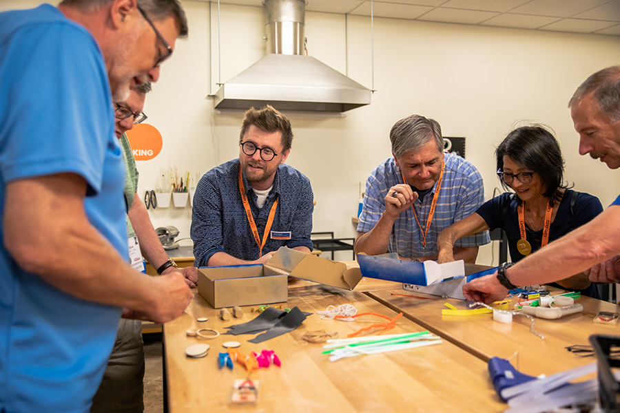 Alumnis in the Creativity and Innovation Lab