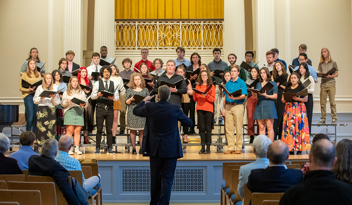 The Gettysburg College Choir performs