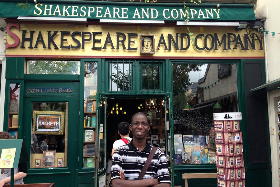 Prof. Abou Bamba in front of Shakespeare & Co