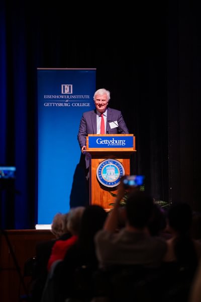 Canellos delivering the Blavatt lecture.