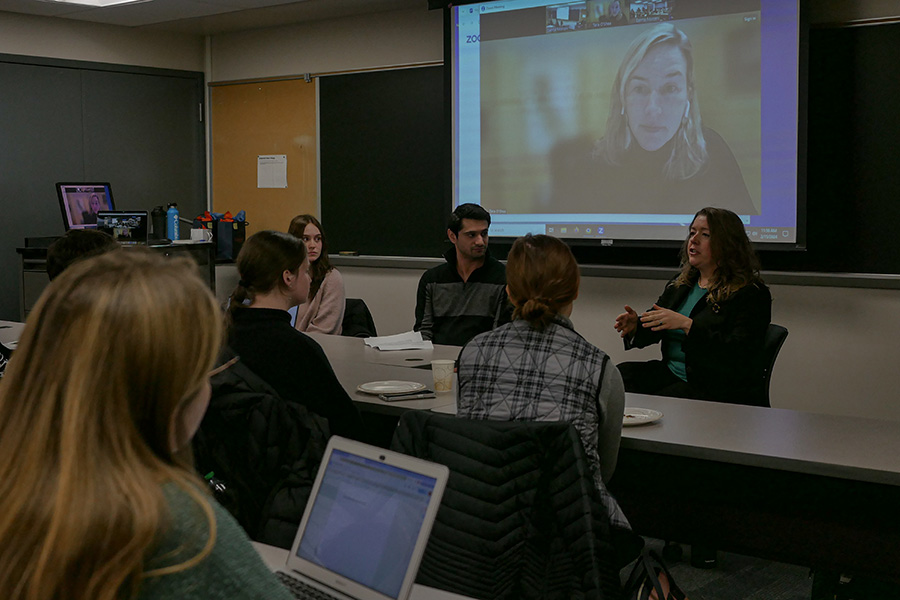 Alumnis speaking with a group of students