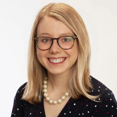 Headshot of Ellie DeWitt ’19
