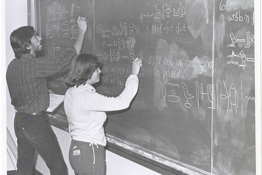 Students lookingk at the latest edition of the Gettysburg Times in 1979