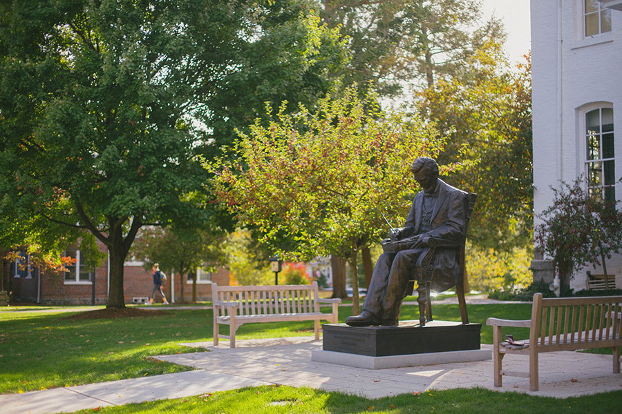 A statue of Lincoln