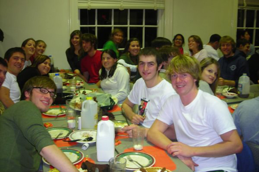 A photo of members of the Class of 2009 celebrating Servo Thankgiving.