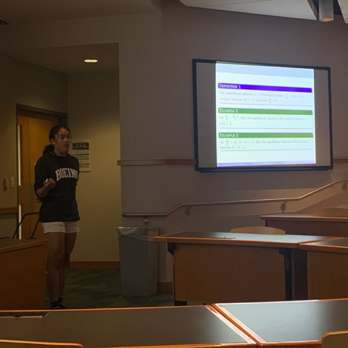 An image of Sophie Nasir ’25 presenting