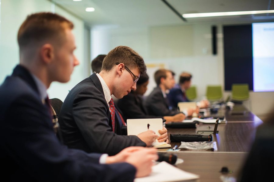 Handwritten notes help build strong network connections.
