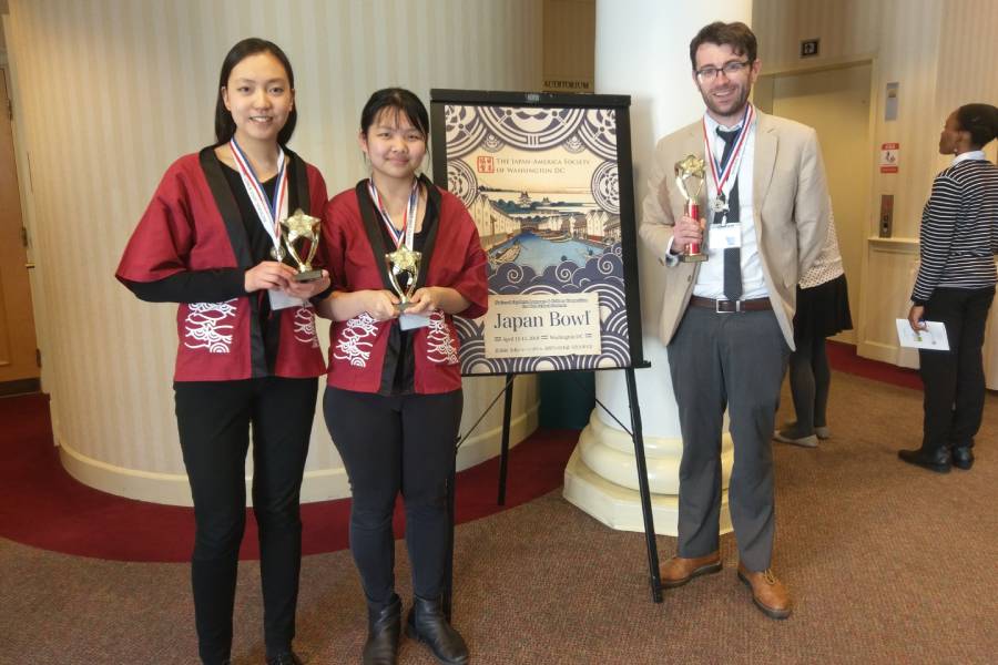 Andrew Scronce ’03 with his Japan Bowl-winning team, 2018.