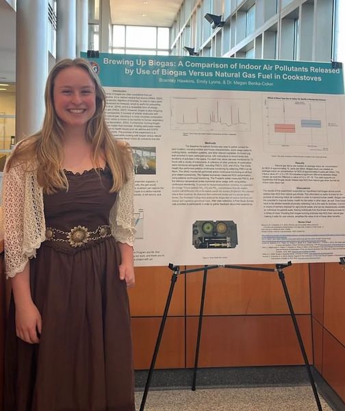 Emily Lyons ’26 presents her Cross-Disciplinary Science Institute (X-SIG) research in October 2024.