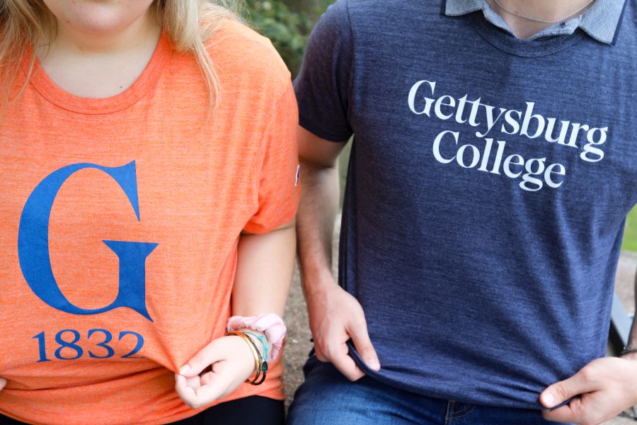 Two people wearing Gettysburg College t-shirts.