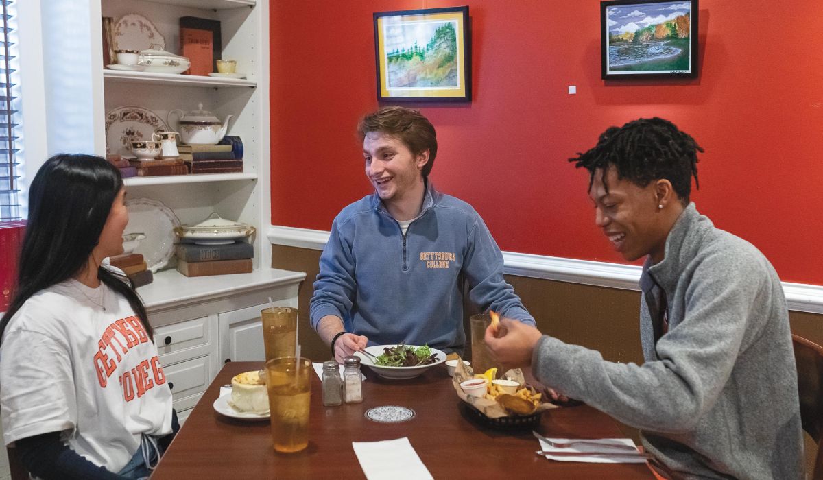 Students gather for dinner at Garryowen Irish Pub
