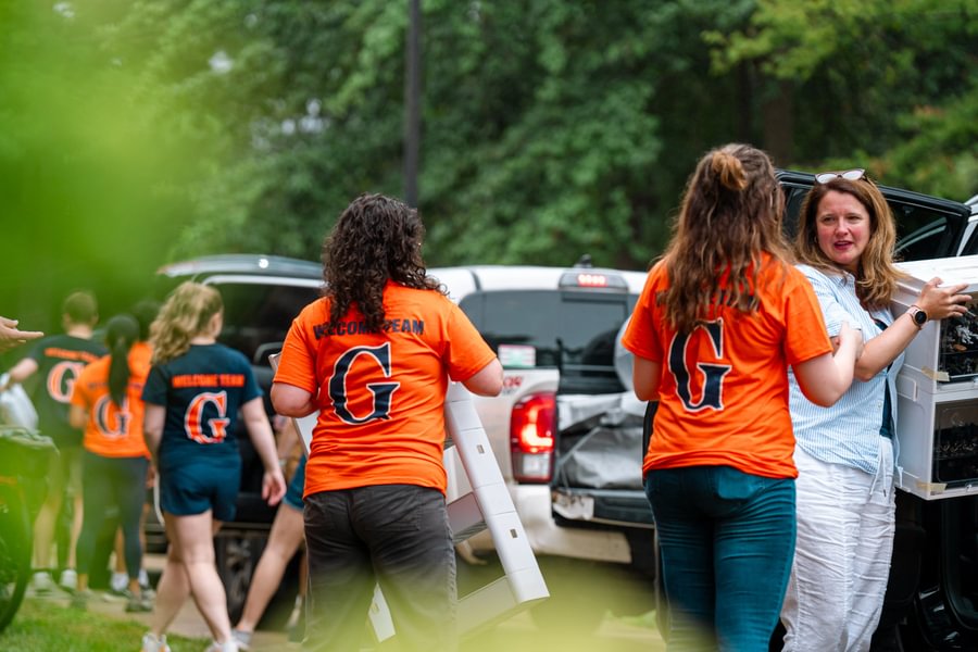 Students and staff help families on move-in day.